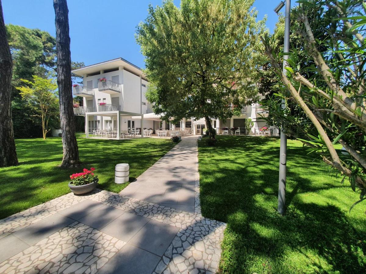 Hotel Eurovil Garni Lignano Sabbiadoro Exterior foto