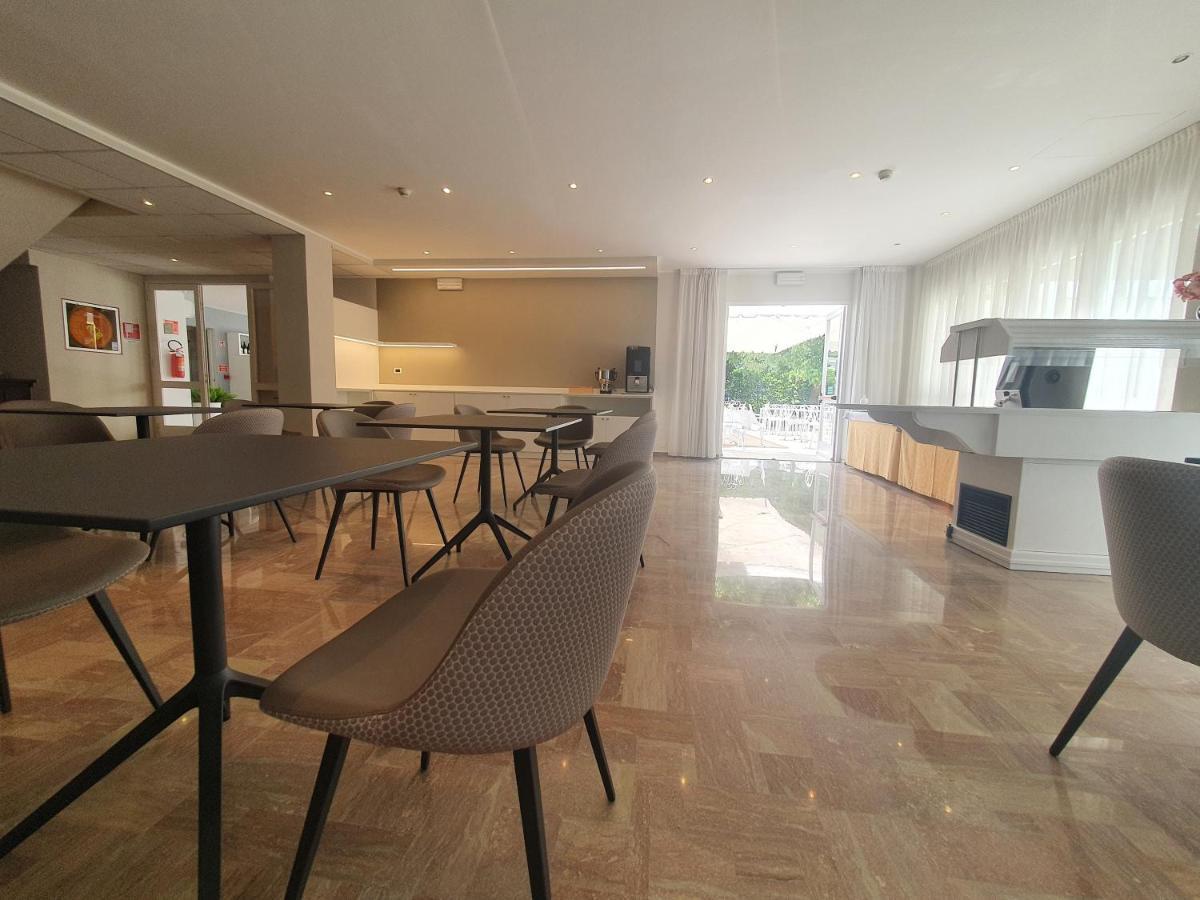 Hotel Eurovil Garni Lignano Sabbiadoro Exterior foto