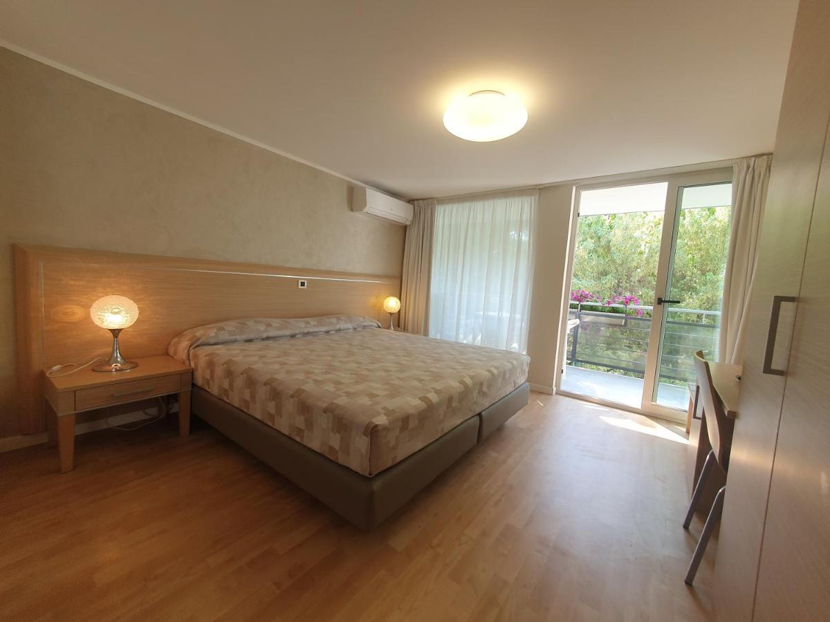 Hotel Eurovil Garni Lignano Sabbiadoro Exterior foto